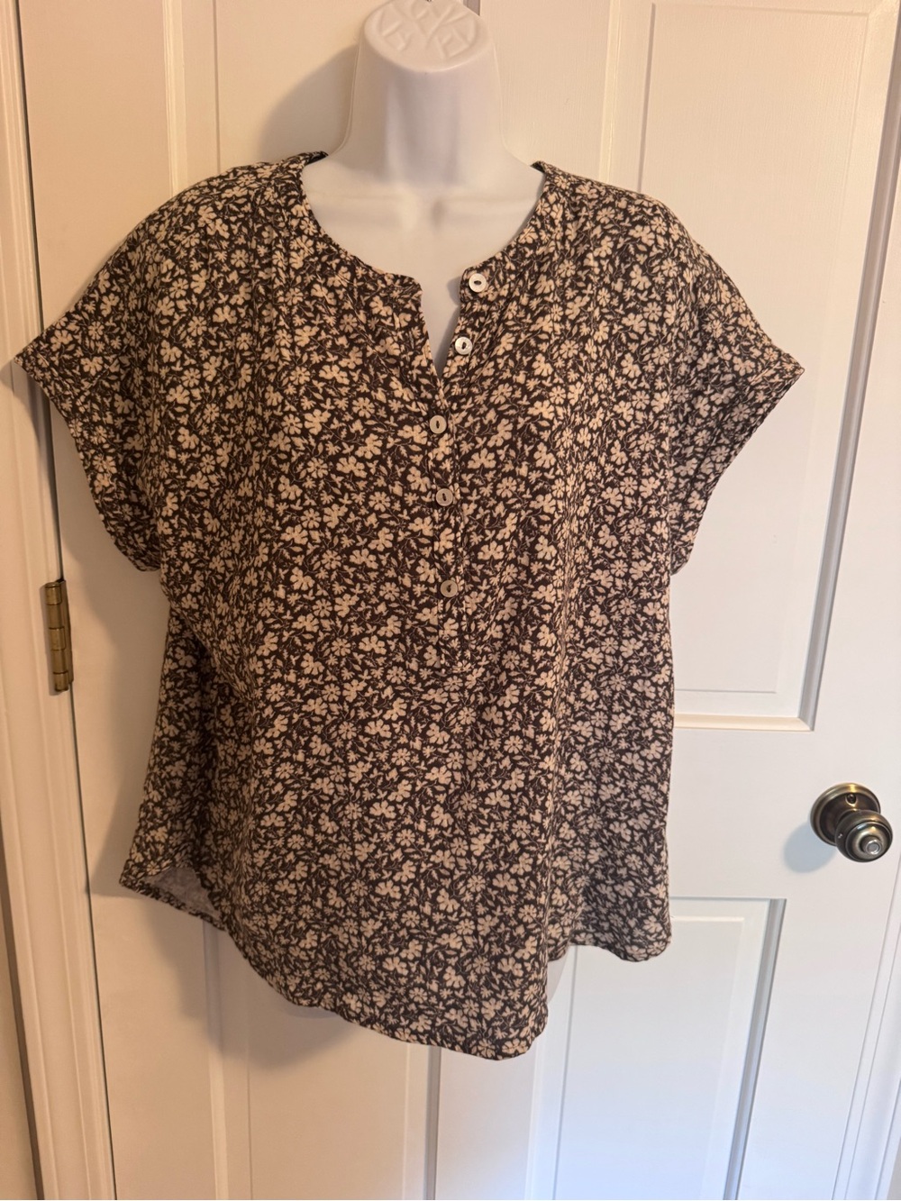 Faherty Floral Button-Front Women’s Top in Brown